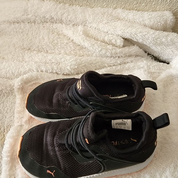 Shoes - Picture 3 of 9